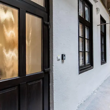 Appartement A Loft With History