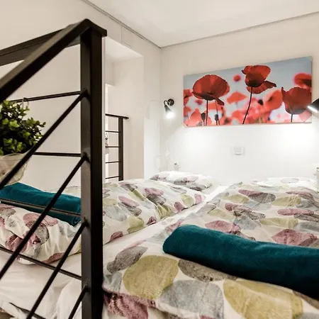 شقة A Loft With History